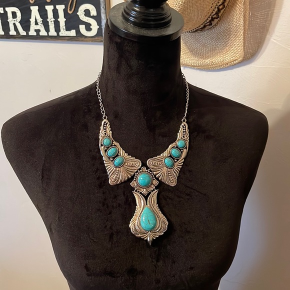 Western Necklace - Picture 1 of 4